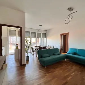 De Luxe Giada , Bologna Italy