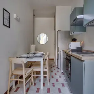 Joivy Mauri - Cosy Flats Near The Duomo , Milan Italy